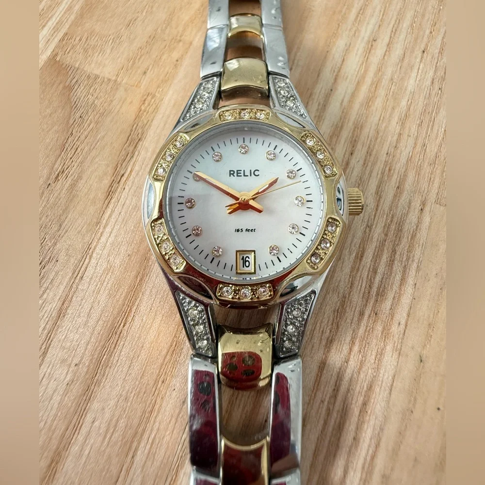 Relic ladies gold tone silver tone classic watch NEW BATTERY
